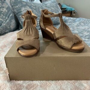 Women's Tan Wedge Sandals